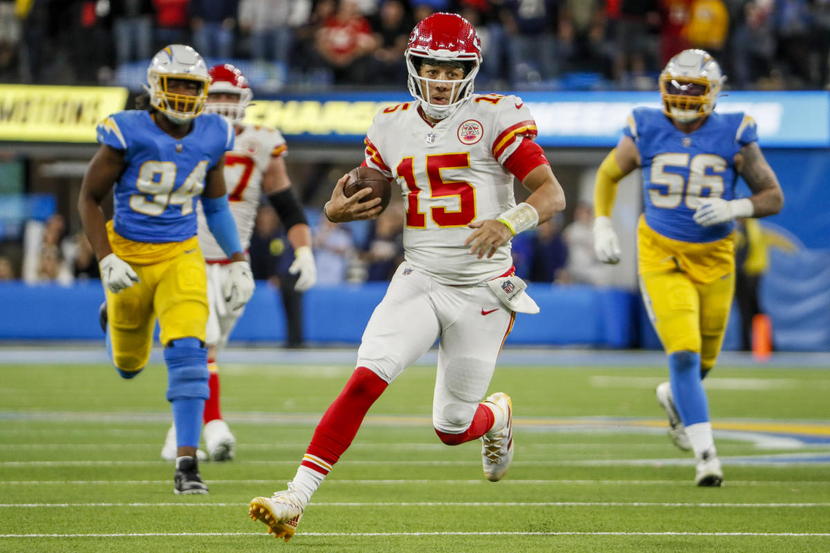 NFL scores, live updates: Chiefs and Chargers meet in AFC West battle in Los Angeles