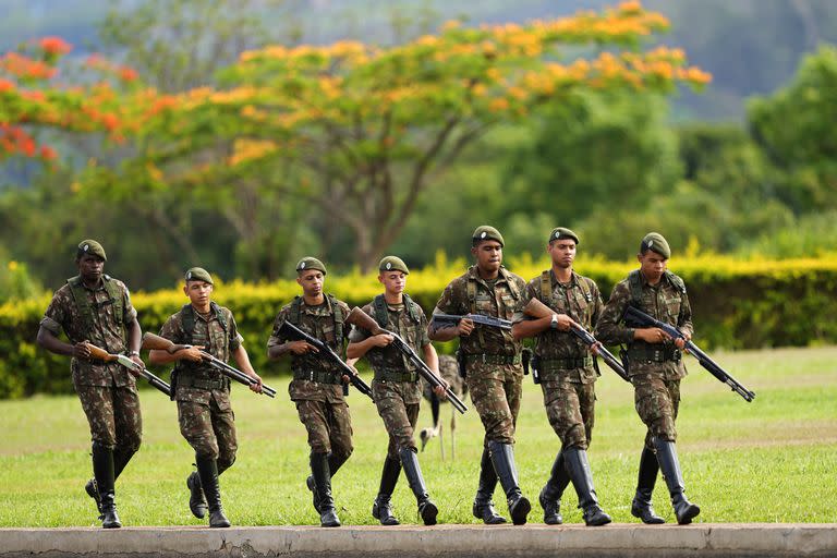 Militares montan guardia en el Palacio de la Alvorada