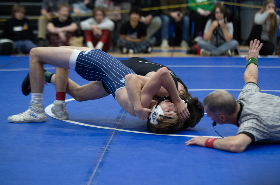 120 Finals Will McEwuen, Rootstown and Nick Turba, Aurora.