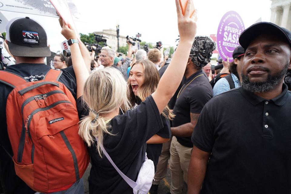 Photos From Outside the Supreme Court After Roe v. Wade Is Overturned