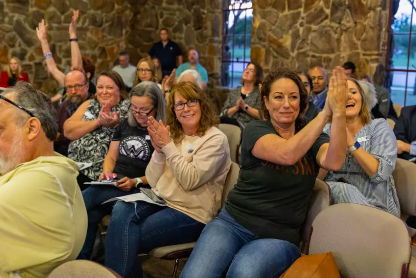 Visitors applaud after a parent said that the banning of LGBTQ books in school libraries will inevitably be harmful to students. (Shelby Tauber / The Texas Tribune)