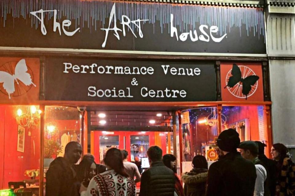 Daily Echo: The Art House en Above Bar Street