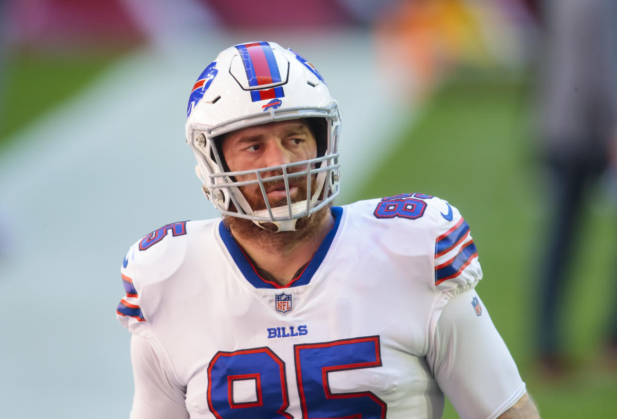 Former Bills TE Lee Smith sent funny gift to Jon Feliciano