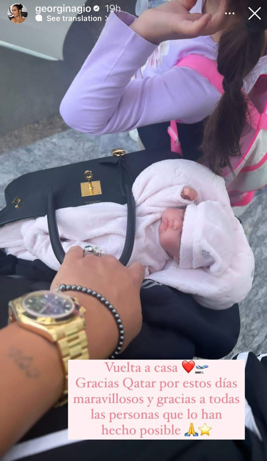 Georgina Rodríguez Shows Daughter's Baby Doll in Her Purse as They Leave Qatar After World Cup