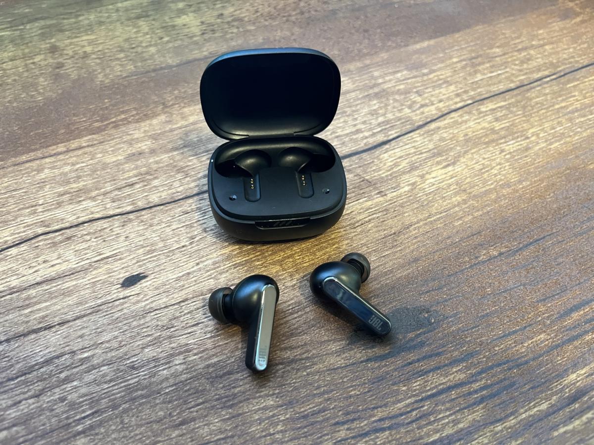 JBL Live Pro 2 Review: Flagship earphones without the flagship price