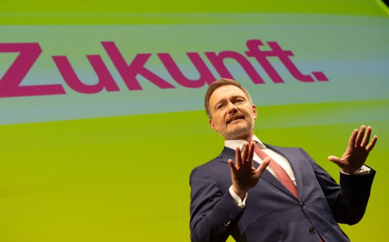 Die FDP fordert tiefe Einschnitte bei der Sozialpolitik und ein Ende der Subventionen für erneuerbare Energien. In einer Beschlussvorlage des Parteipräsidiums sprechen die Liberalen sich etwa für harte Sanktionen für Bürgergeldempfänger aus. (THOMAS KIENZLE)