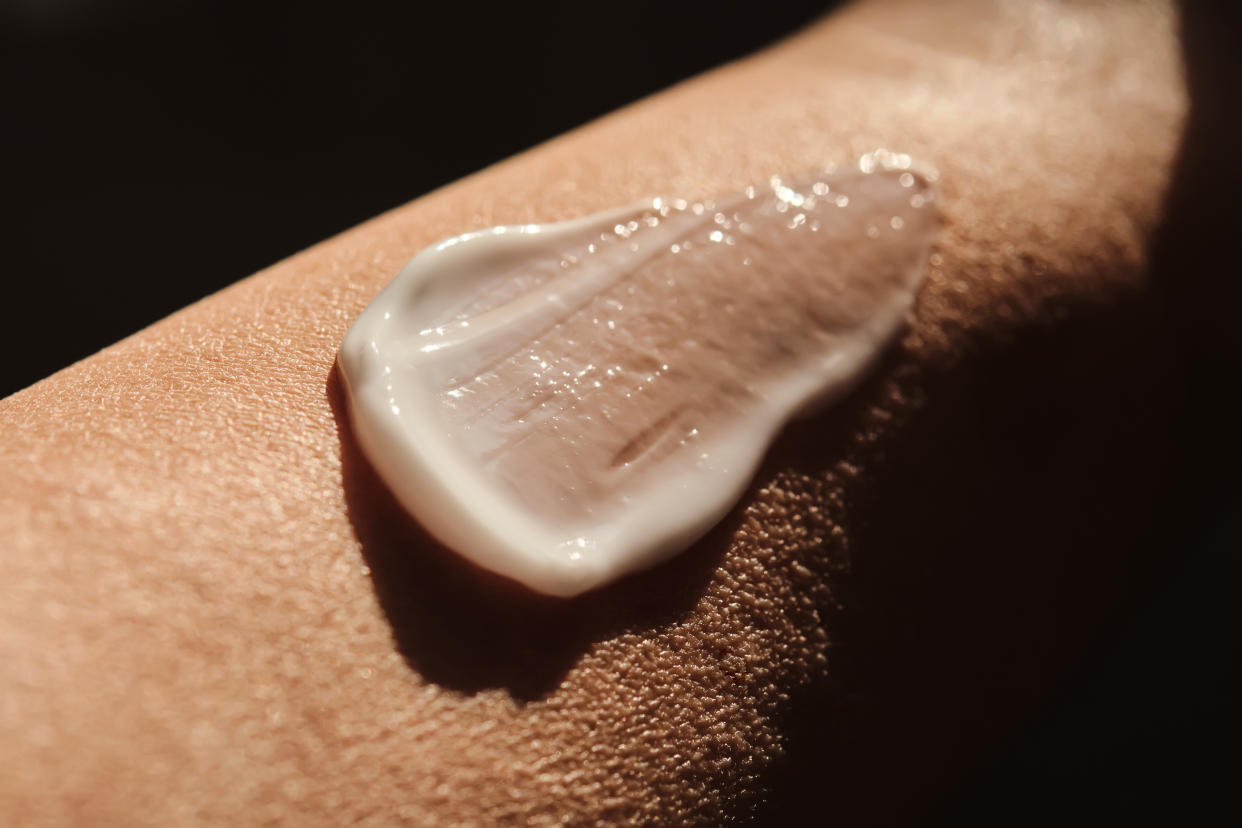 “Las arrugas han disminuido”: los compradores están felices con esta crema de retinol rebajada a US$15. (Foto: Getty)