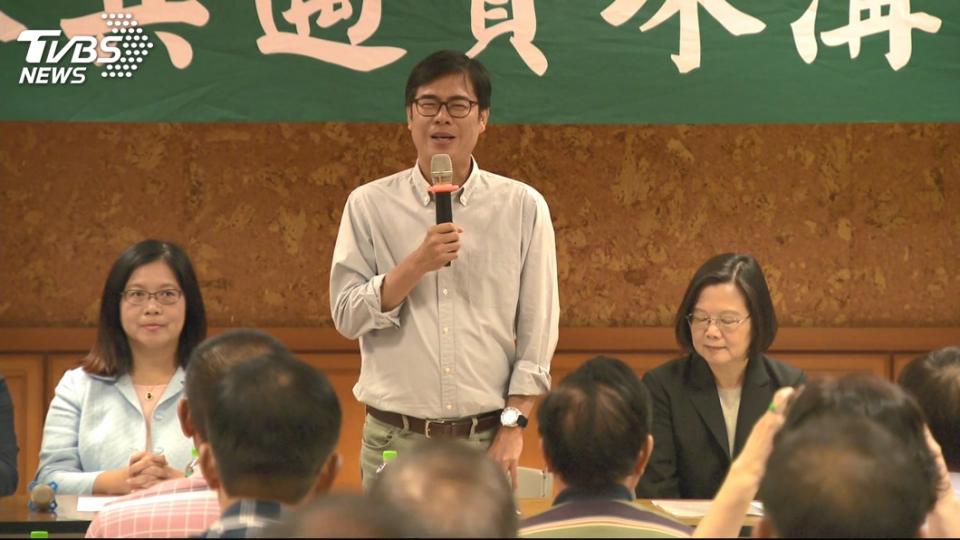 民進黨高雄市長候選人陳其邁，為敗選向支持者道歉。圖／TVBS