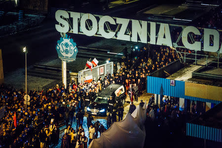 People take part in procession following the coffin of Pawel Adamowicz, Gdansk mayor who died after being stabbed at a charity event, in front of the European Solidarity Centre in Gdansk, Poland January 18, 2019. Agencja Gazeta/Renata Dabrowska via REUTERS