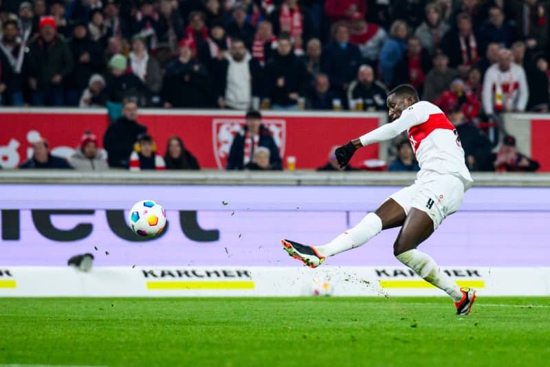 Stuttgart's Serhou Guirassy scores the his side's first goal of the game during the German Bundesliga soccer match between VfB Stuttgart and 1. FC Union Berlin at MHPArena. Tom Weller/dpa