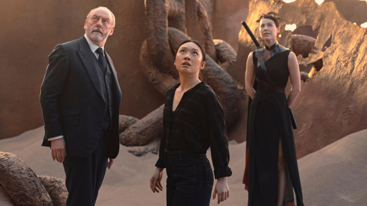  Thomas Wade and Jin Cheng look shocked as Sophon watches on in 3 Body Problem, one of the best Netflix shows. 