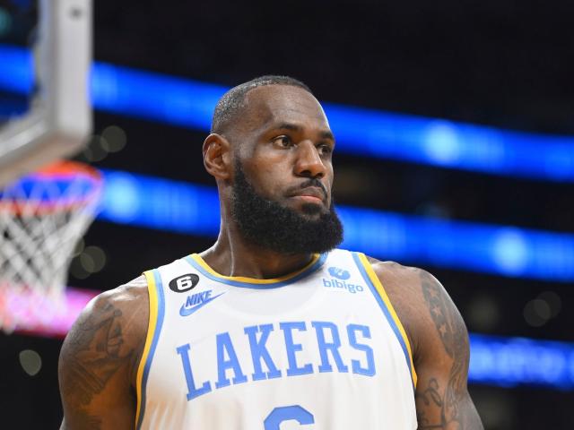 Lakers' LeBron James changing back to No. 6 after Space Jam: Sources - The  Athletic