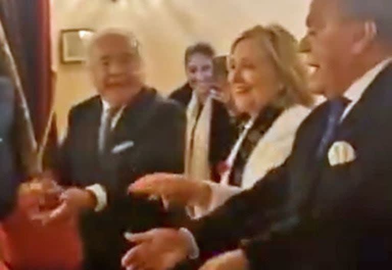 Hillary Clinton baila Macarena en Seviilla