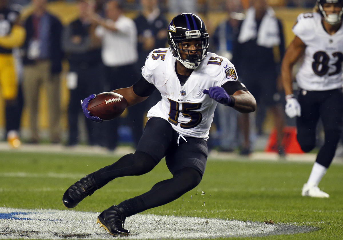 Cardinals sign Michael Crabtree to bolster WR corps: Report - Yahoo Sports