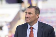 Florida head coach Dan Mullen arrives for an NCAA college football game against LSU in Baton Rouge, La., Saturday, Oct. 16, 2021. (AP Photo/Matthew Hinton)