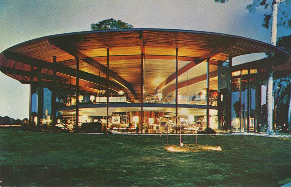 Victor Lundy created a round showroom for Galloway's Furniture in 1959. Much of the distinctive nature of the building was later covered up in a renovation that turned the building into a Visionworks optical store.