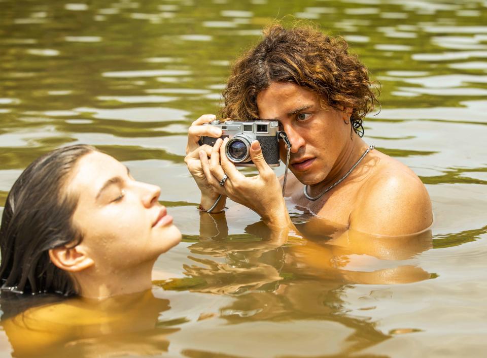 <p>Jove fotografa Juma nua em banho de rio (Fotos: Globo/João Miguel Júnior)</p> 