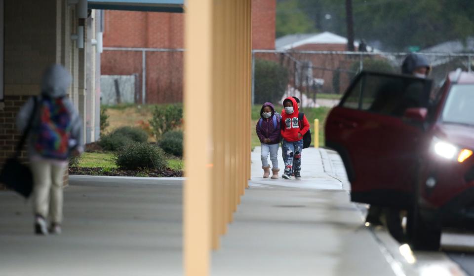 Students, teachers and parents arrive at Martin Luther King Jr. Elementary in Tuscaloosa on Thursday, Jan. 20, 2022. The city system will close schools on Friday and conduct virtual classes on Monday because of a COVID-19 spike.