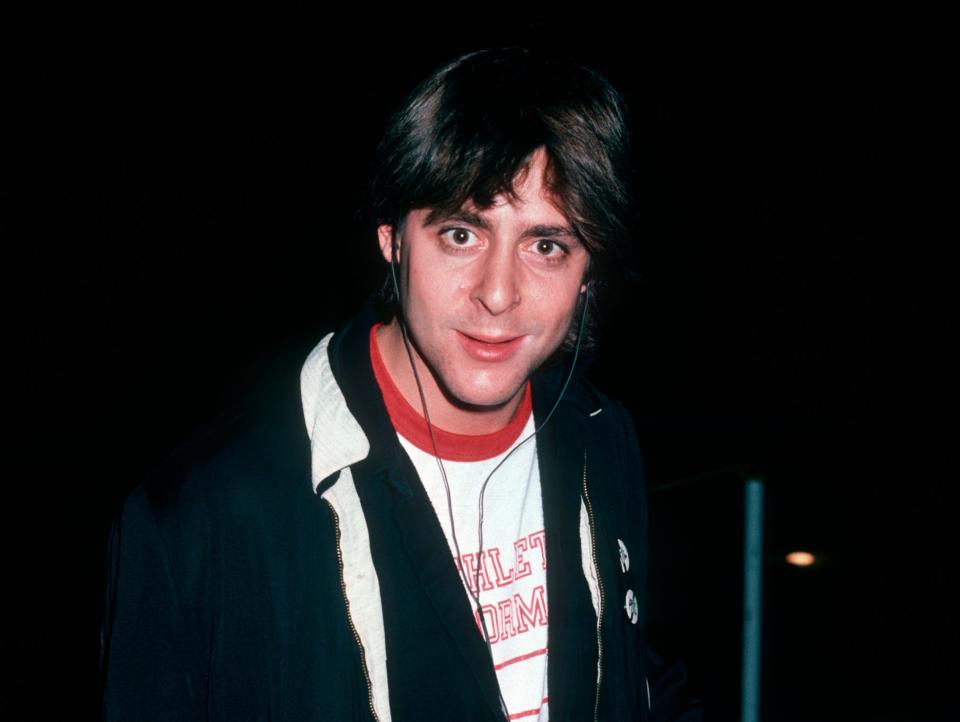 judd nelson in 1985 holding a walkman