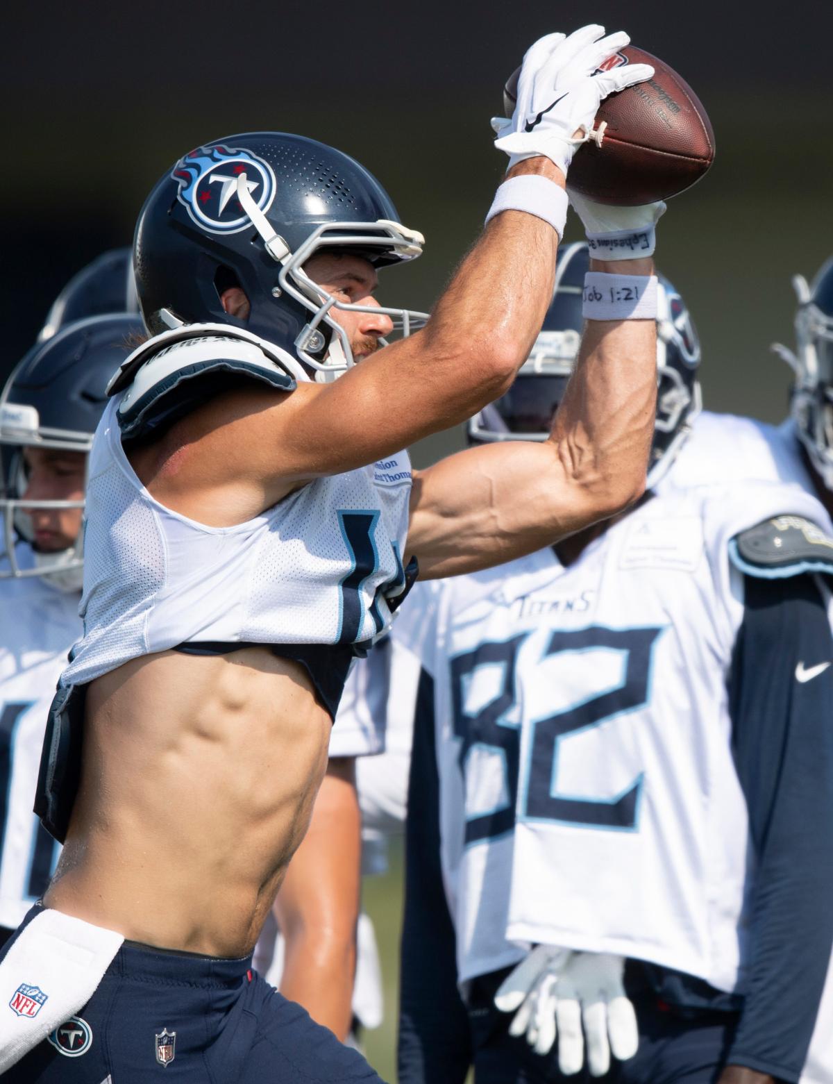 Tennessee Titans sign WR Cody Hollister, 10 others to futures