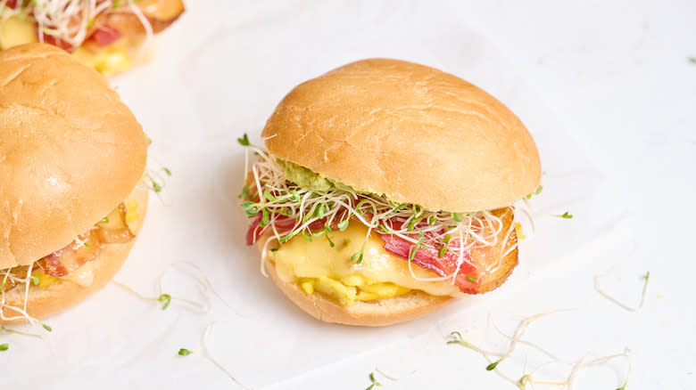 breakfast sliders with eggs, bacon, and avocado