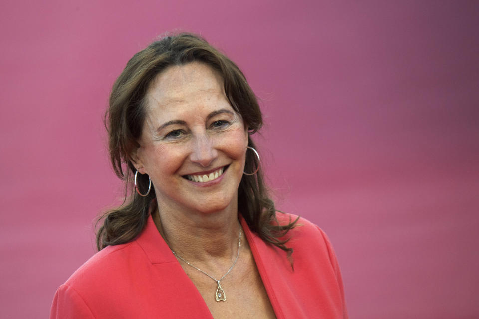 L’ancienne ministre française de l’Écologie Ségolène Royal pose sur le tapis rouge du 46e Festival du film américain de Deauville.