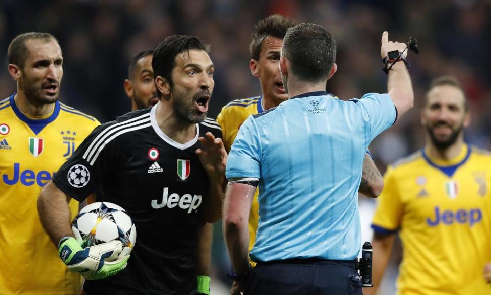 Juventus goalkeeper Gianluigi Buffon is sent off by referee Micheal Oliver after Real Madrid were awarded a penalty in added time