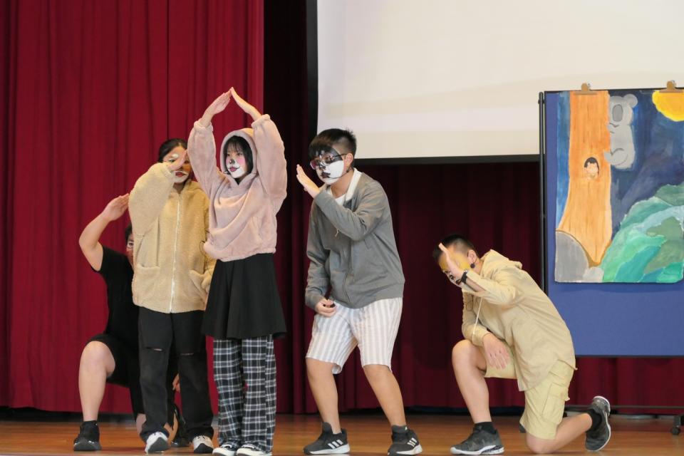 第二屆「扶輪雙語金英盃」第三名西湖國中，講演「The Stories Of Dogs」，每一隻狗背後的故事來反思人性的善惡。   圖：醒吾科大提供