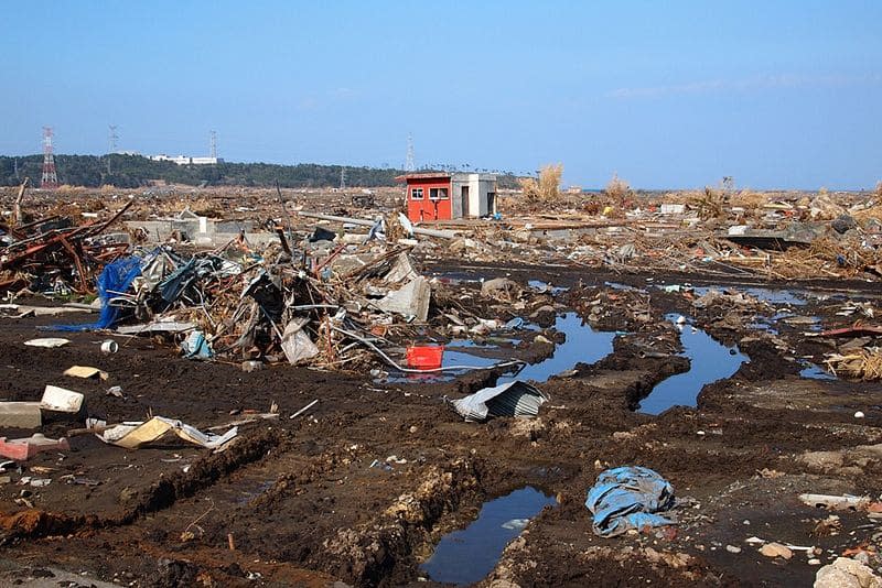 311海嘯後福島南相馬原町區遭破壞的景像。圖 /取自維基共享資源，2011 年 4 月 16 日攝