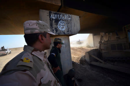 Iraqi army members and Shi'ite Popular Mobilization Forces (PMF) gather in Al-Al-Fateha military airport south of Hawija, Iraq, October 2, 2017. REUTERS/Stringer