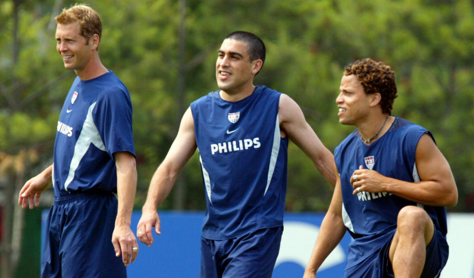 U.S. players Gregg Berhalter (L), Claudio Reyna (C) and Cobi Jones (R)
train during the team's practice in Seoul, South Korea, June 6, 2002.
Team USA will play South Korea on June 10 following their 3-2 victory
over Portugal. REUTERS/Shaun Best

SB/JP - RP3DRIAGMXAA