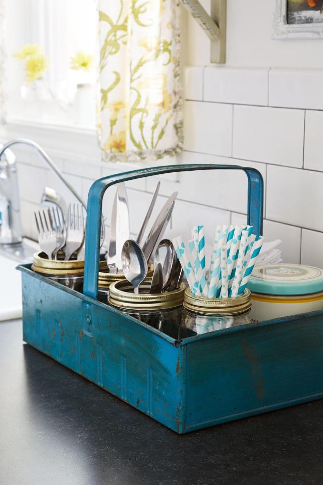 10 Genius Mason Jar Storage Ideas That Go Beyond the Pantry