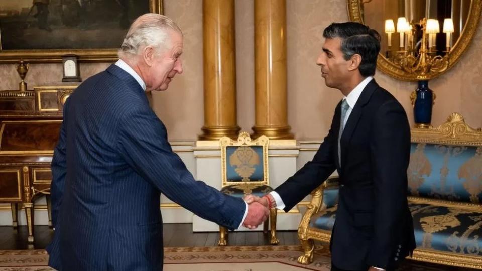 Rey Carlos III y Rishi Sunak, primer ministro británico