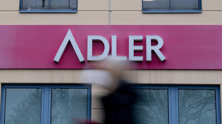 Im Januar musste das Unternehmen Adler Modemärkte Insolvenz anmelden. Jetzt beginnt die Investorensuche.  Foto: dpa