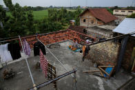 <p>A student sits on the roof of a dormitory as he studies the Koran during the holy month of Ramadan at Lirboyo Islamic boarding school in Kediri, Indonesia, May 20, 2018. (Photo: Beawiharta/Reuters) </p>