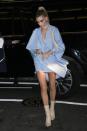 <p>Hailey Baldwin wurde erst kürzlich bei den Footwear News Achievement Awards in New York als “Style Influencer des Jahres” ausgezeichnet. Völlig verdient, wie das Model in ihrem himmelblauen Shirt-Dress unter Beweis stellte, dem auch ein bisschen Gegenwind nichts anhaben konnte. (Bild: ddp) </p>