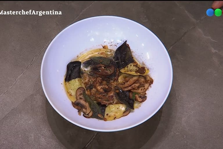 Juan Ignacio presentó una mezzaluna rellena con brócoli