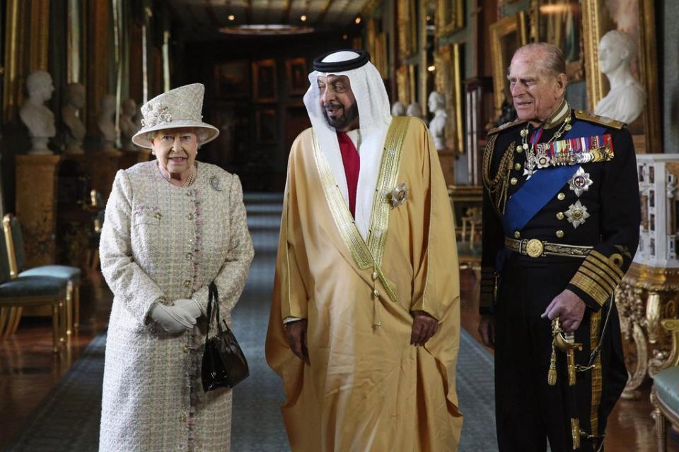 Queen Elizabeth II and Prince Philip walk with former Emirati President Sheikh Khalifa bin Zayed al-Nahayan  in Windsor Castle, Berkshire (POOL/AFP via Getty Images)