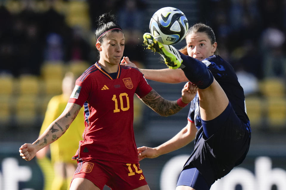 Netherlands' Damaris Egurrola, right, and Spain's Jennifer Hermoso compete for the ball during the Women's World Cup quarterfinal soccer match between Spain and the Netherlands in Wellington, New Zealand, Friday, Aug. 11, 2023. (AP Photo/Alessandra Tarantino)