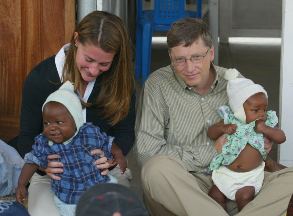 Bill Gates and his wife Melinda cuddle two babies Samuel Baltazar (R)
and Ires Mahnica during his visit to the Manhica Health Research Centre
in Mozambique September 21, 2003. The Bill and Melinda Gates Foundation
announced three grants on Sunday totaling 168 USD million to fight
malaria. The disease, due to increased drug resistance, is on rise in
Africa for the first time in 20 years and kills more than one million
people annually. REUTERS/Juda Ngwenya