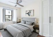 La casa cuenta con tres dormitorios, una suite principal (en la imagen) y otros dos con camas individuales.(Foto: <a href="http://www.bhsusa.com/manhattan/upper-west-side/622-west-114th-street-43/coop/20322499" rel="nofollow noopener" target="_blank" data-ylk="slk:Brown Harris Stevens;elm:context_link;itc:0;sec:content-canvas" class="link ">Brown Harris Stevens</a>).