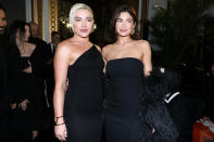 <p>Véritable star de la soirée, Kylie Jenner a pris la pose avec de nombreuses stars, et notamment l'actrice Florence Pugh, égérie Valentino. (Photo by Pascal Le Segretain/Getty Images)</p> 
