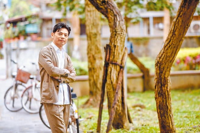 阿KEN在片中追女孩練功，戲外則直言人生有結婚生子的打算。（盧禕祺攝）