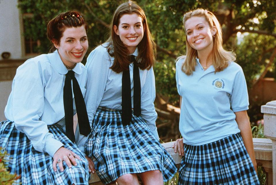 Heather Matarazzo, Anne Hathaway, Mandy Moore The Princess Diaries - 2001