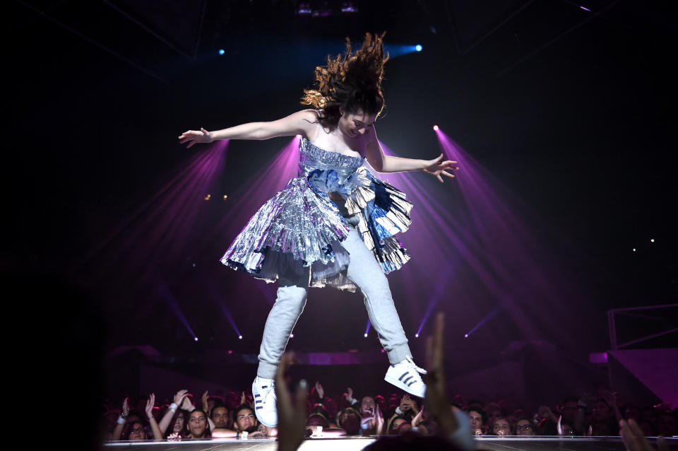 Lorde performs onstage during the 2017 MTV Video Music Awards at The Forum on Aug. 27, 2017 in Inglewood, California.&nbsp;