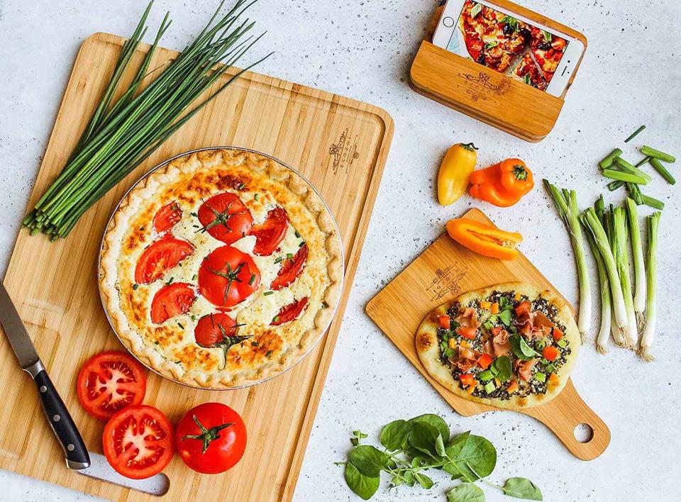 mess free bamboo cutting board with pizza