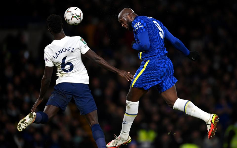 Romelu Lukaku of Chelsea wins a header over Davinson Sanchez of Tottenham Hotspur during the Carabao Cup Semi Final First Leg match between Chelsea and Tottenham Hotspur at Stamford Bridge on January 05, 2022 in London, England. - GETTY IMAGES