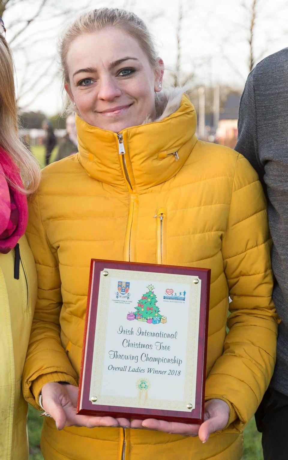 Tree hurler Kamila Grabska with her Overall Ladies Winner 2018 certificate