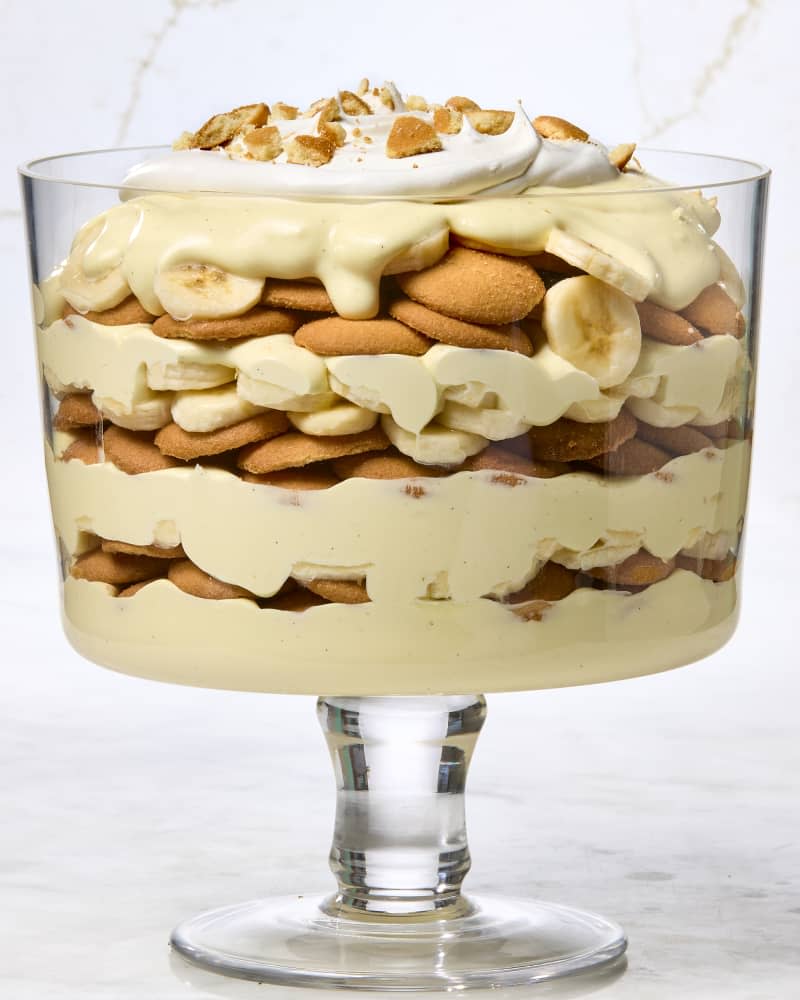 head on shot of banana pudding in a trifle dish with laters of nilla wafers and banana slices