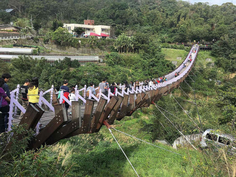 白石湖吊橋(Photo via Wikimedia, by WeiHsiang Wang, License: CC BY-SA 4.0，圖片來源：https://commons.wikimedia.org/wiki/File:Baishihu_Suspension_Bridge.jpg)  